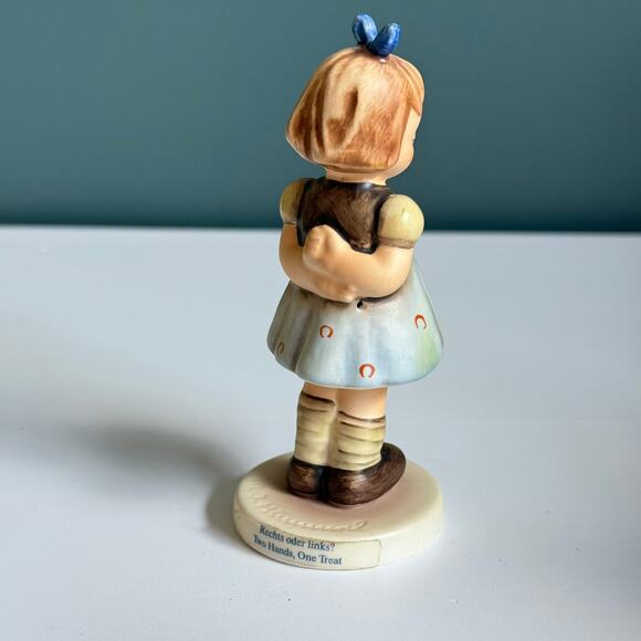 Vintage Hummel 4" Figurine "Two Hands, One Treat" TMK‎ 7 #493 Girl C1 - Picture 2 of 5